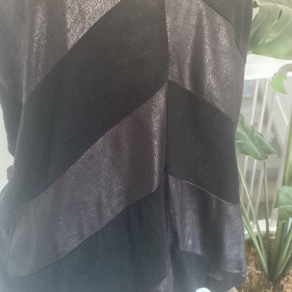 Black V-Neck T Shirt - Picture 2 of 3